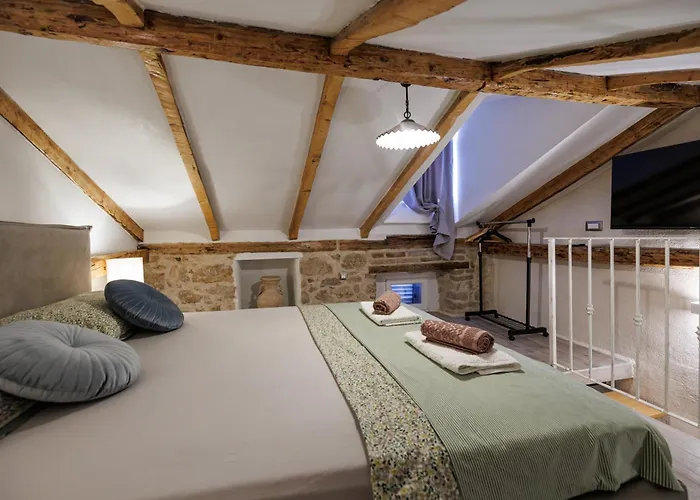 Vela Volta Case de vacanță *